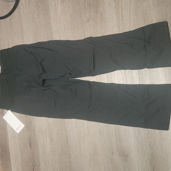 Lululemon Dance Studio Mid-Rise Pant* Short NWT - Picture 7 of 8